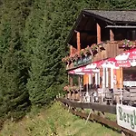 Berghaus Aussergschloess Penzion Matrei in Osttirol