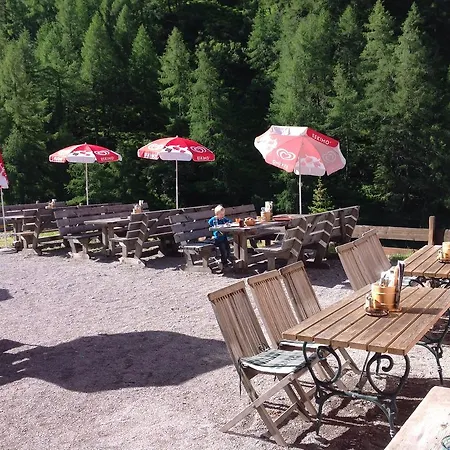 Berghaus Aussergschloess Gasthuis Matrei in Osttirol